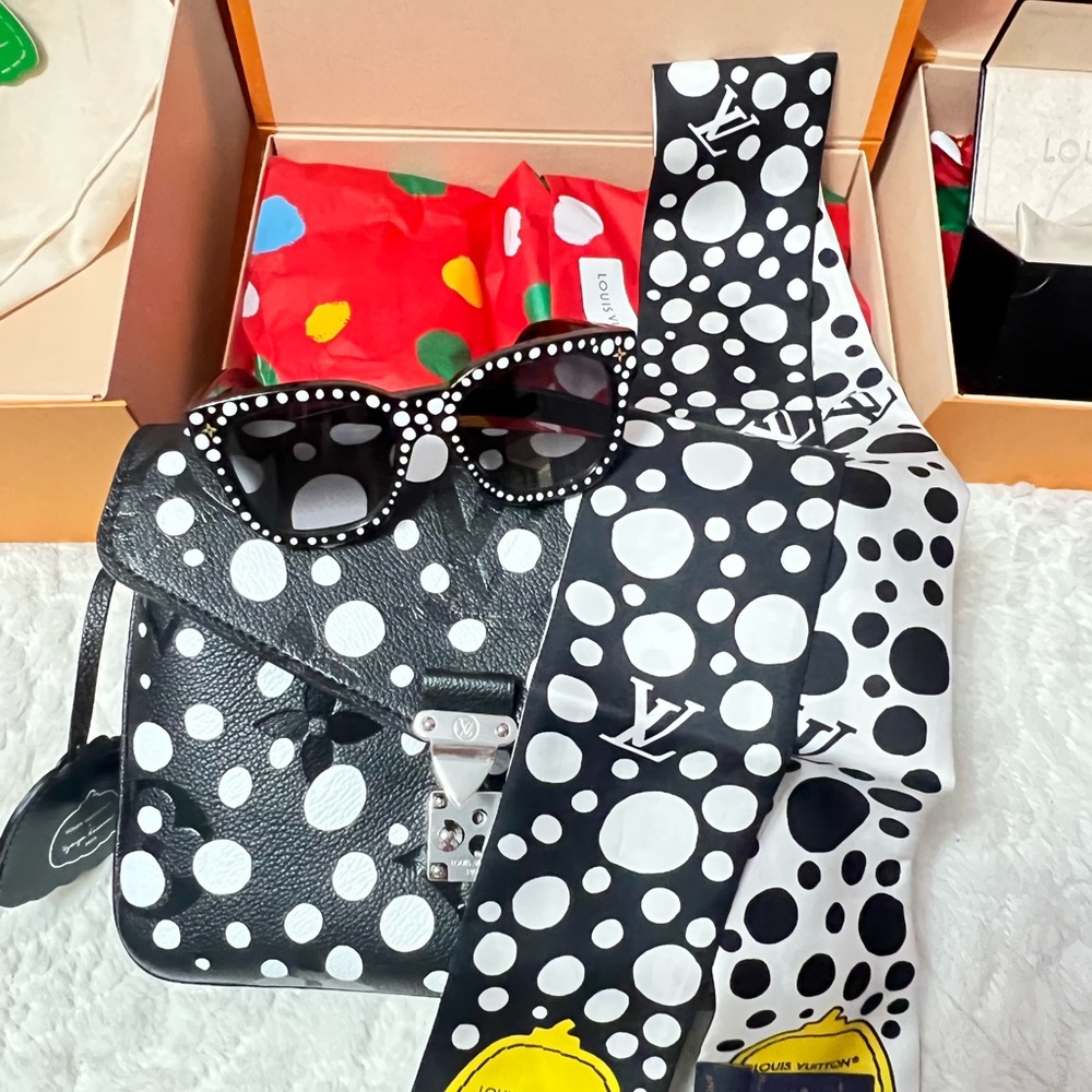 Louis Vuitton Yellow Polka Dot Bandeau & Square set - Picture 2 of 6